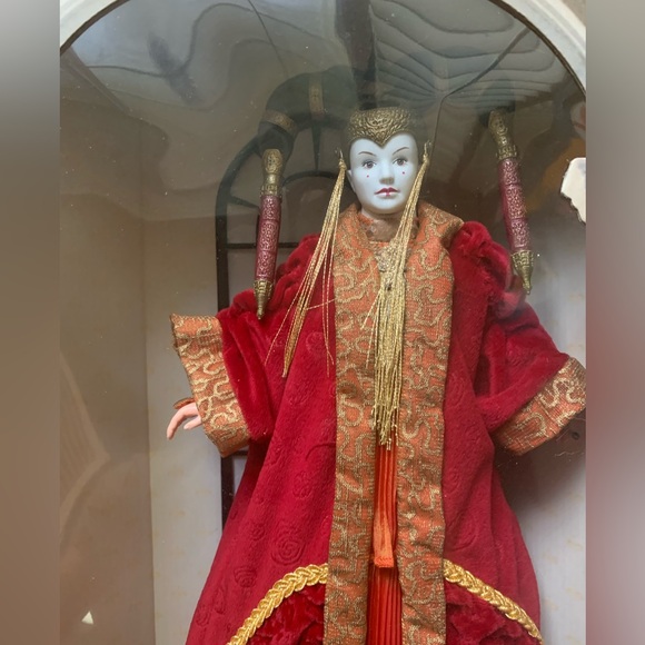 Star Wars 1999 Queen Amidala Red Senate Gown - Picture 8 of 9